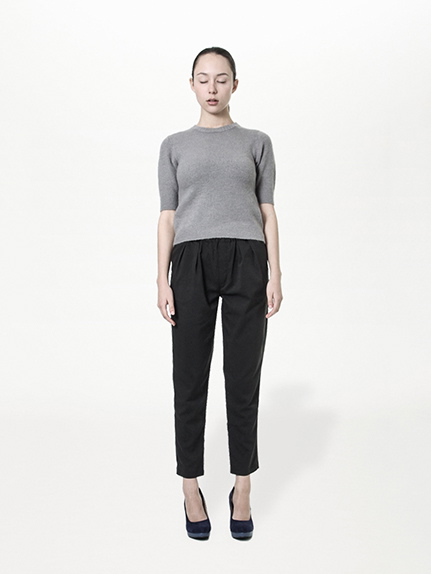 ウエストゴムタックテーパードパンツ