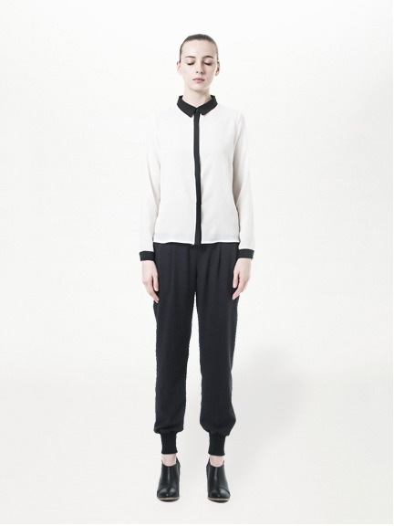 シンプル長袖シャツ