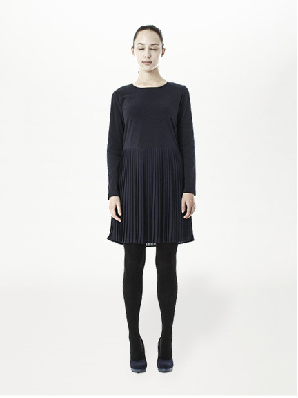 T ローウエストギャザーサテン長袖ワンピース