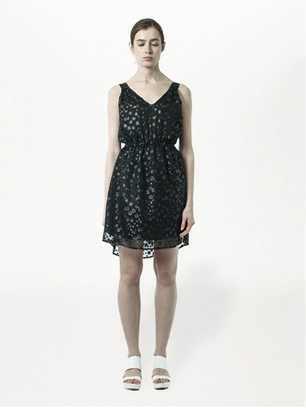 レトロデザインノースリーブワンピース